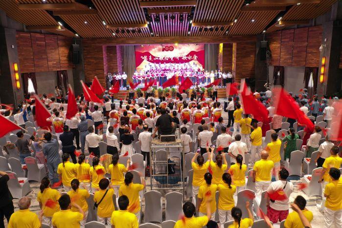 12、清江公司“唱支山歌給黨聽”歌詠會(huì)現(xiàn)場(chǎng)（呂新宇 攝）